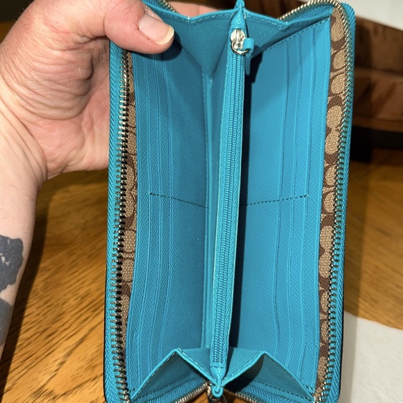 *HTF COLOR* COACH Crossgrain Leather Accordion Zip Around Wallet - Picture 9 of 12